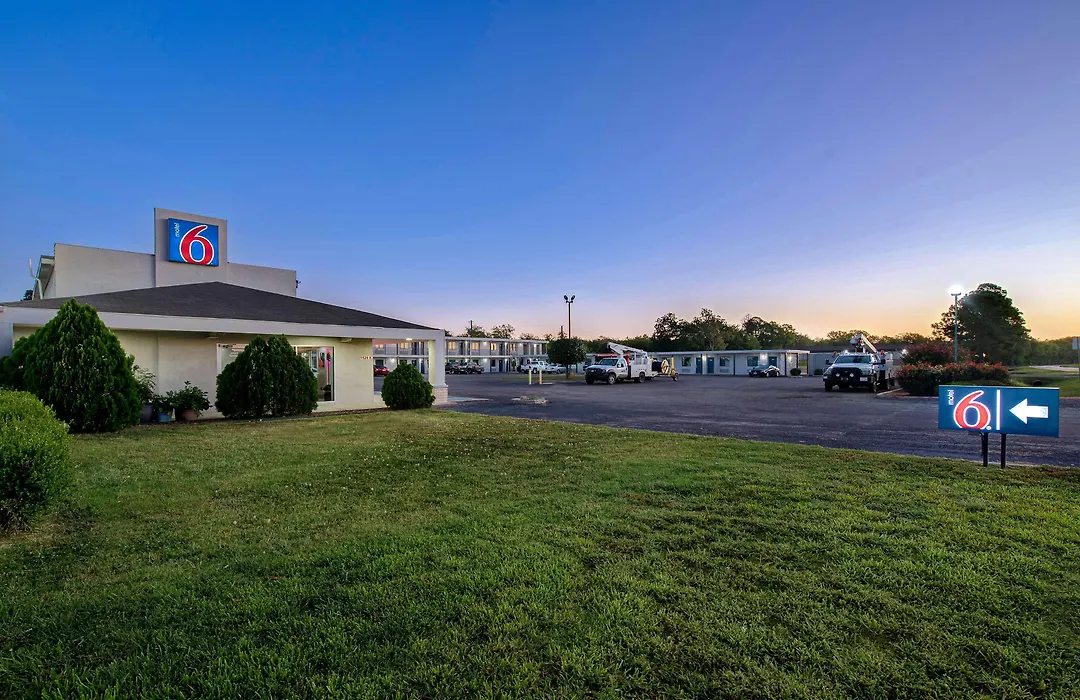Motel 6-Sulphur Springs, Tx-1