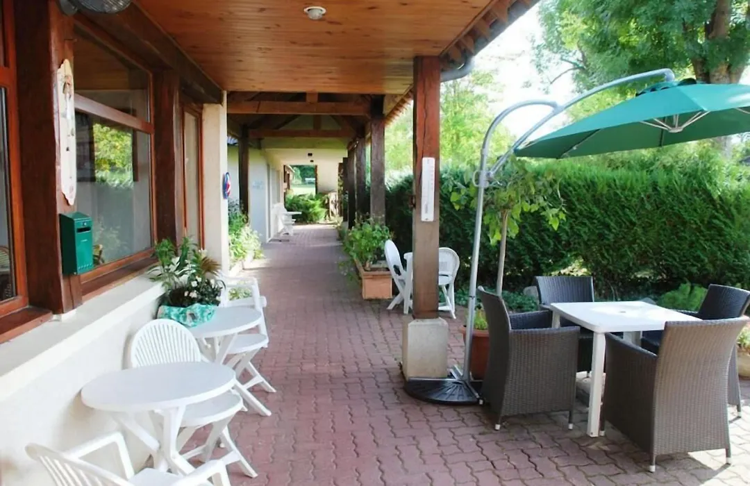 The Originals Access, Hôtel La Dousseine, Dreux Nord-1
