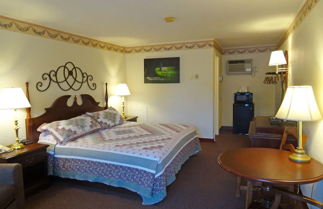 Amish Country Motel-1