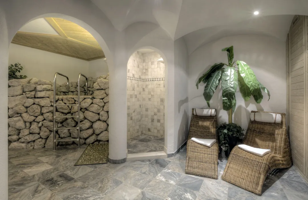 Hotel Ciasa Ai Pini-1