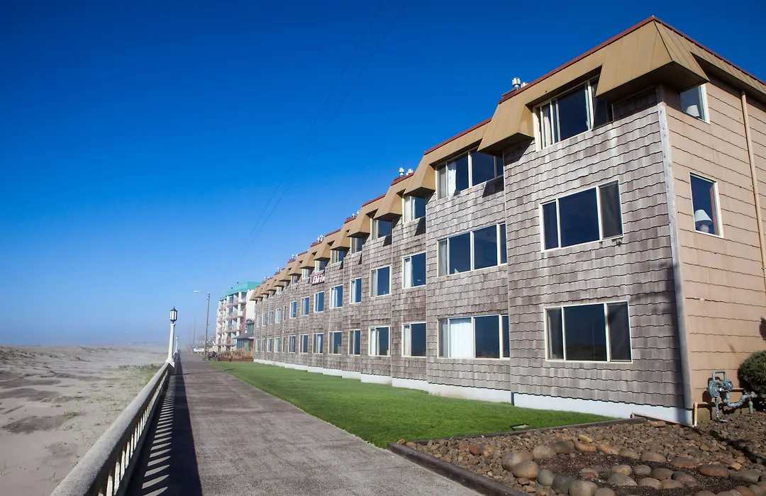 Ebb Tide Oceanfront Inn-1