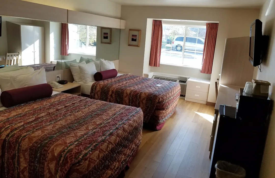 River Canyon Lodge-1