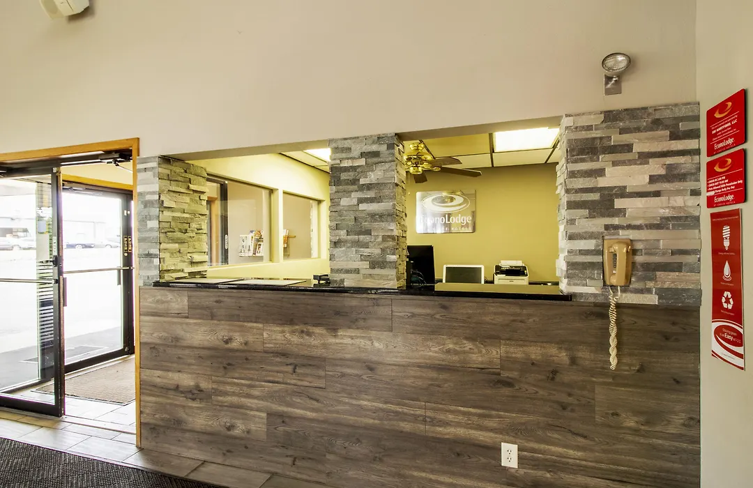 Econo Lodge Watertown-1