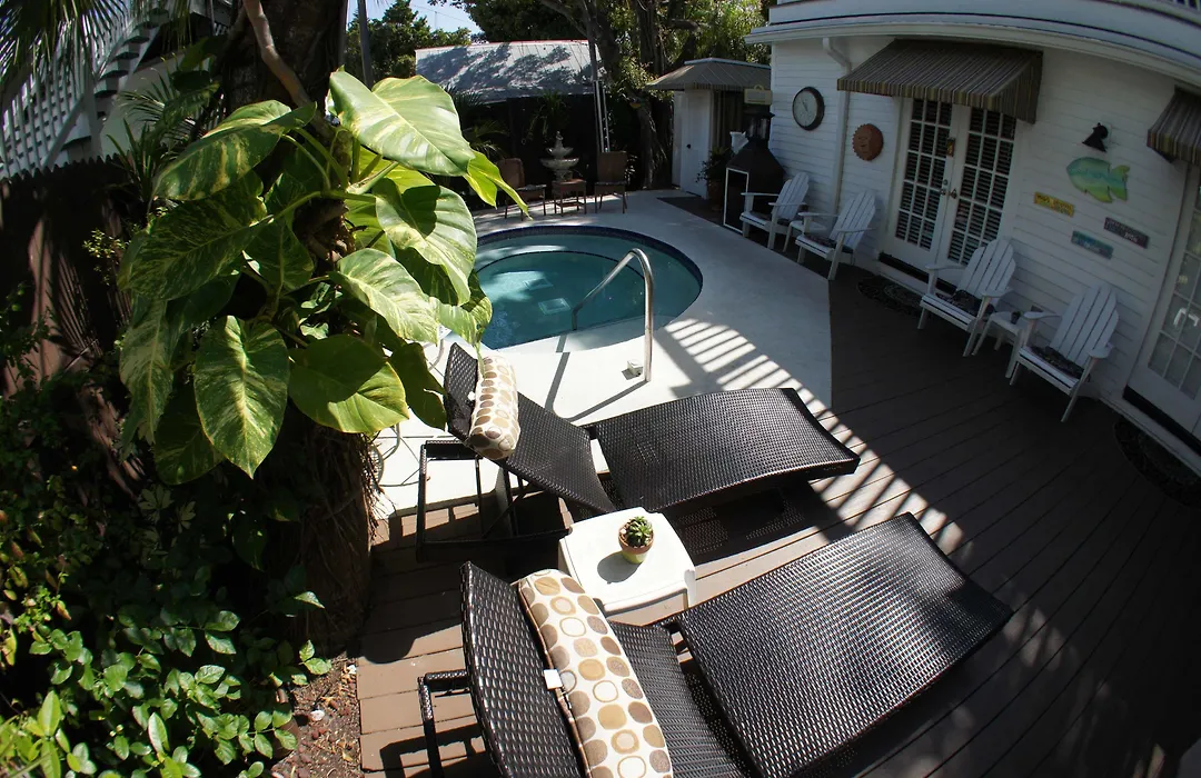 Seascape Tropical Inn (Adults Only)-1