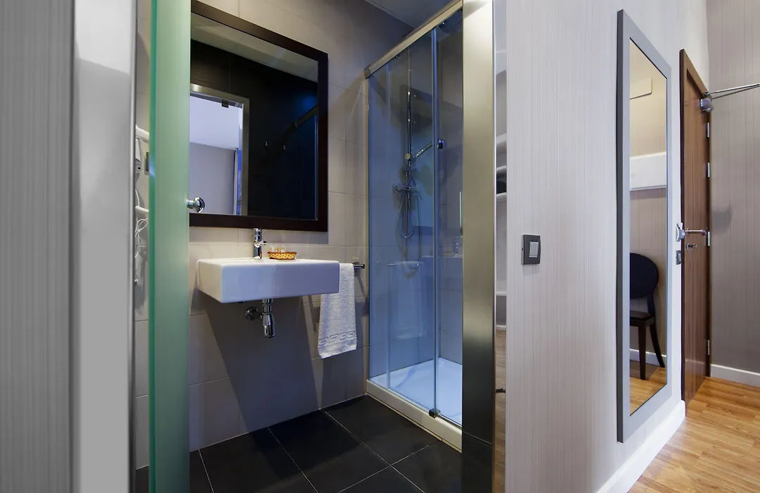 Hostal Bcn Ramblas-1
