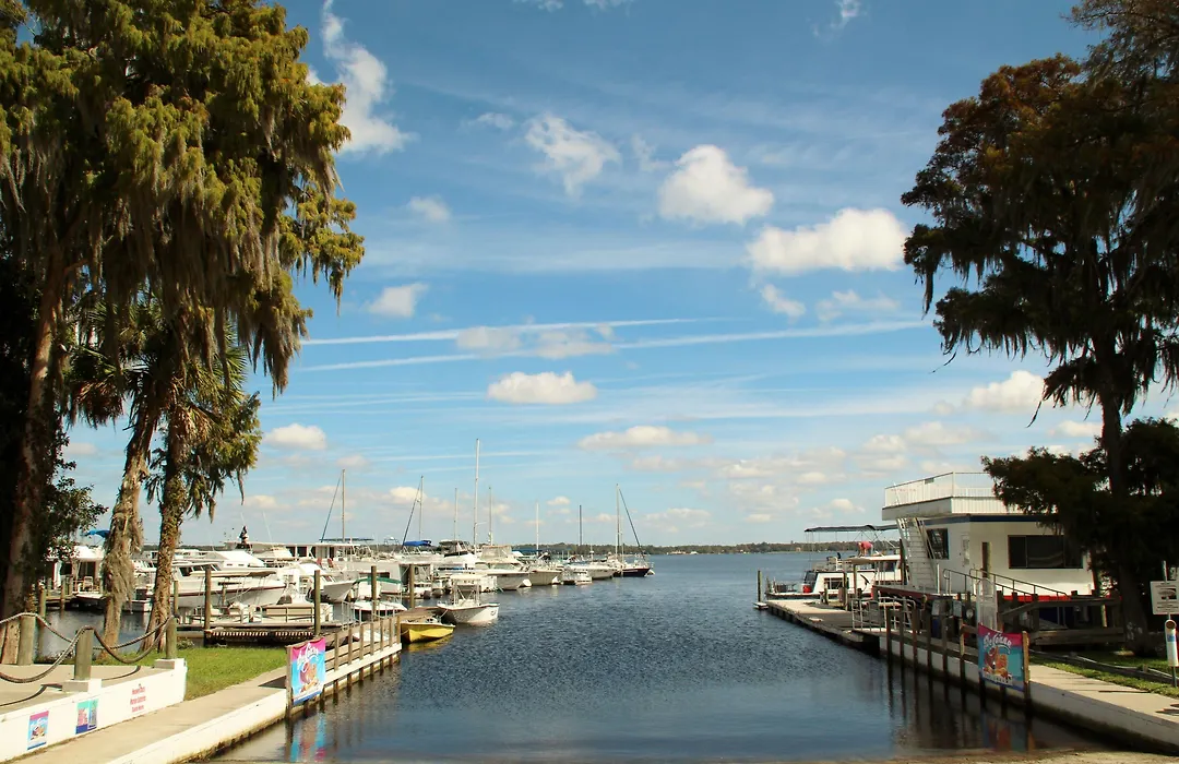 Crystal Cove Riverfront Resort-1