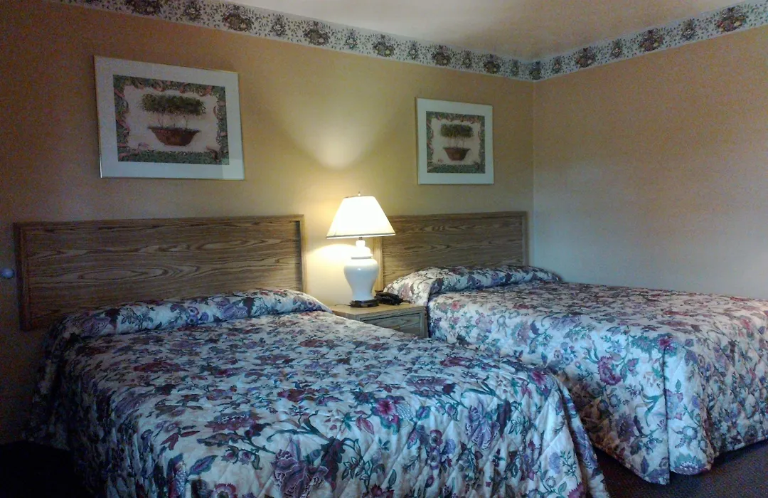 Colonial Inn Mercer-Grove City-1