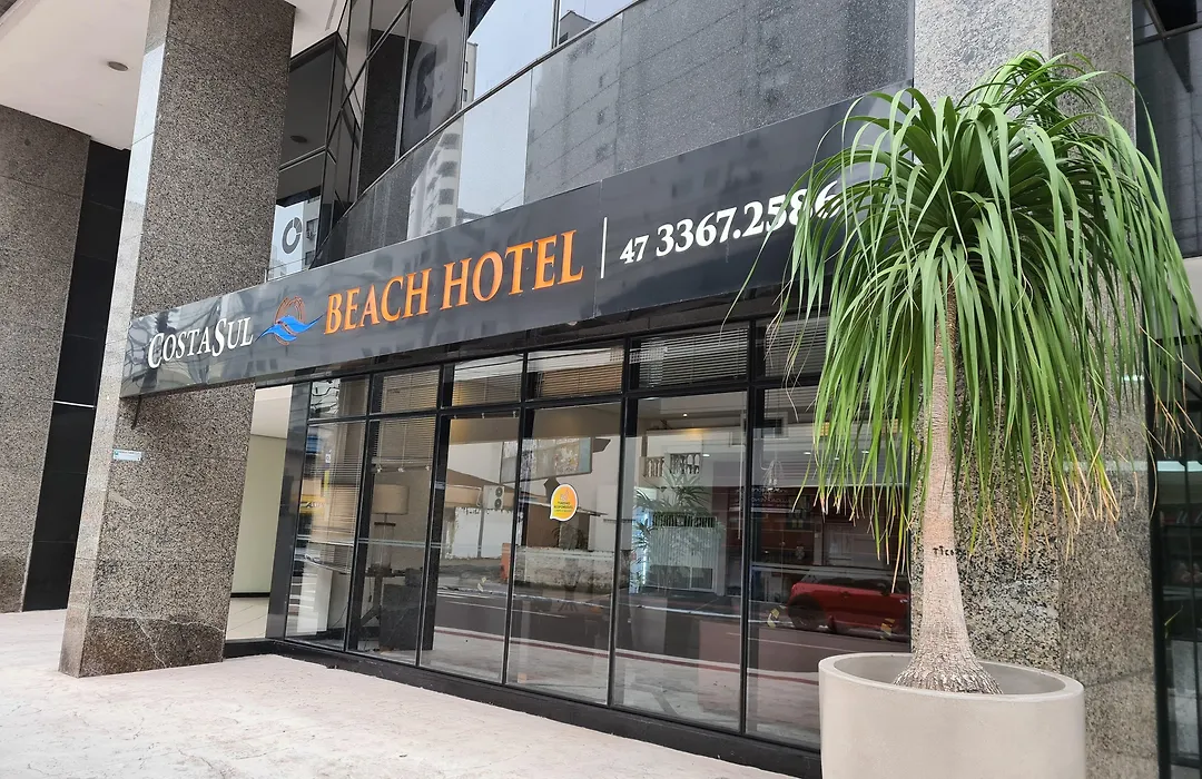 Stay - Apartamentos, Studios e Quartos - 400m da Praia Central-1