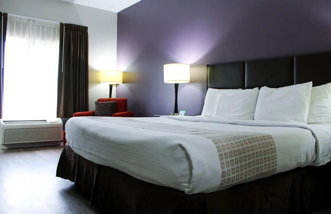 Parkwood Inn & Suites-1
