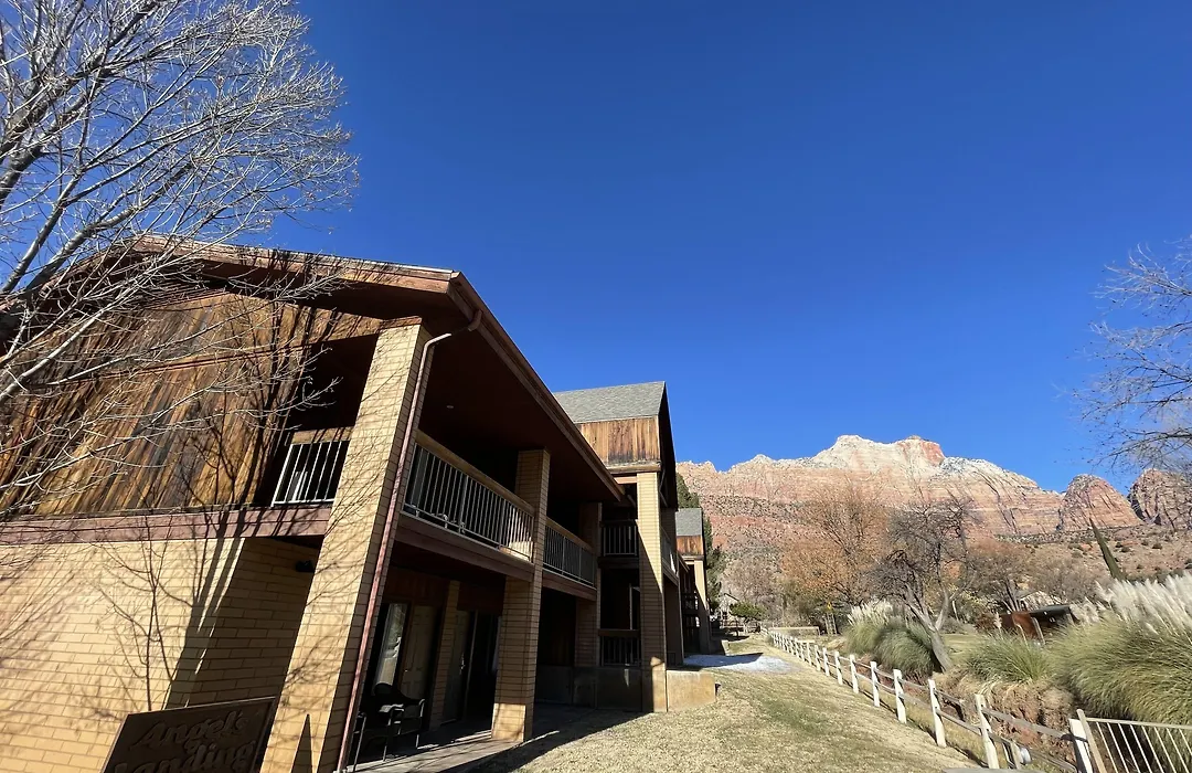 Driftwood Lodge-1