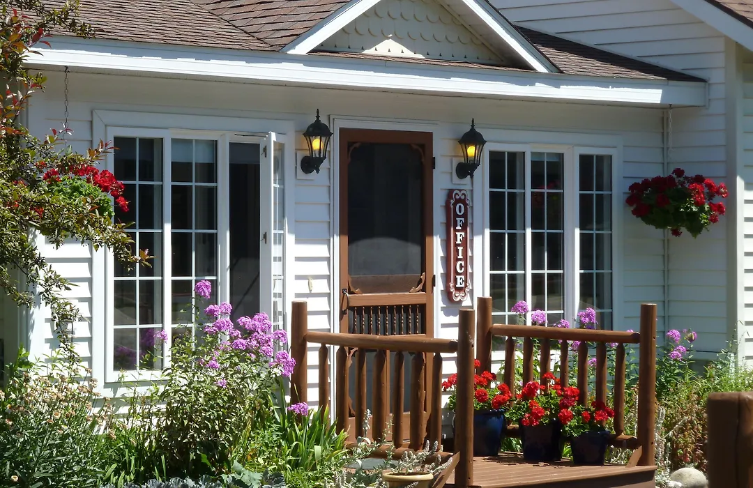 Beach House Lakeside Cottages-1