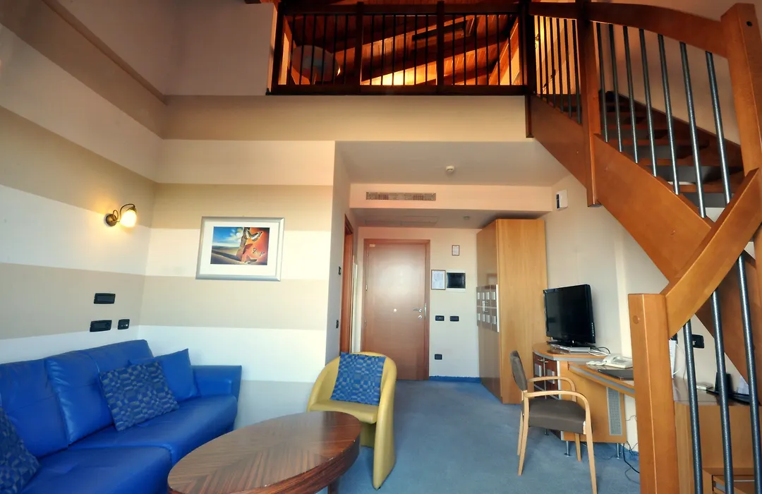 Planet Hotel-1