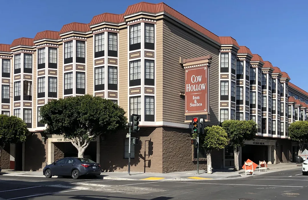 Cow Hollow Inn And Suites-1
