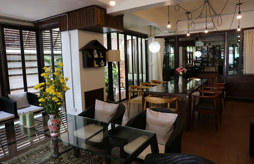 Kampaeng Ngam Hotel - Steps to Night Bazaar&Old City-1