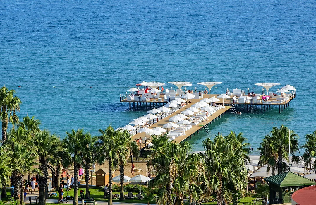 Bellis Deluxe Hotel & Heated For Winter Aqua Park-1