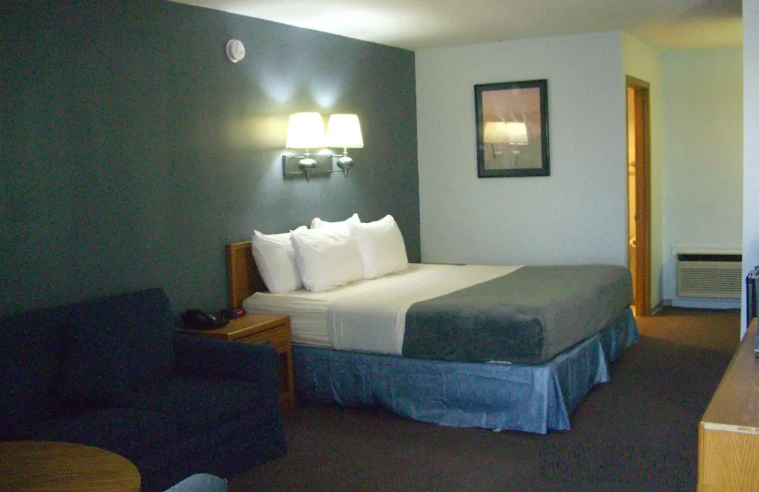 Quail'S Nest Inn & Suites-1