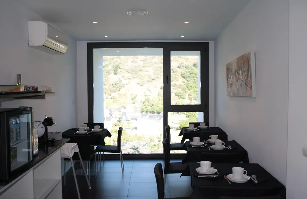 Hostal Tres Campanas-1