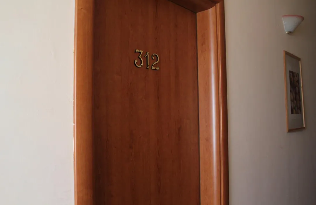 Hotel 106-1