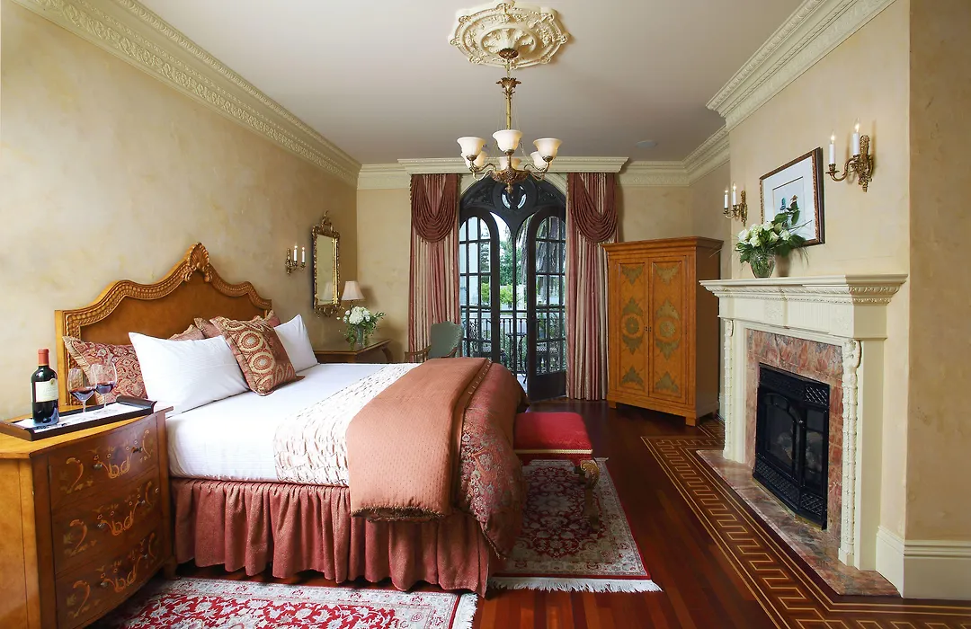 Ledson Hotel & Zina Lounge-1