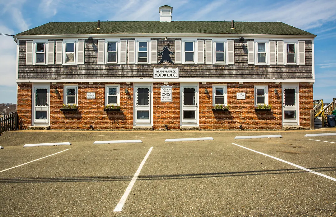 Bearskin Neck Motor Lodge-1