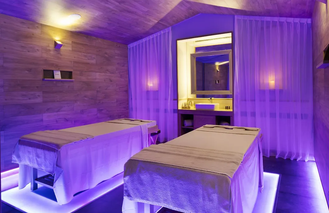 Fusion Suites Saigon-1