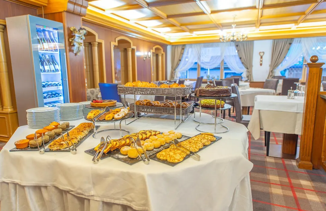 Hotel Meida-1