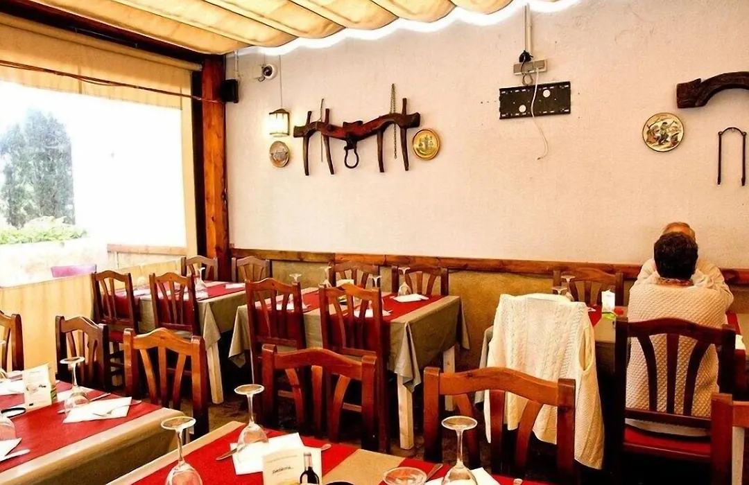 Hostal Emporda-1