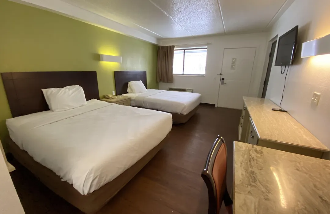 Skylight Inn Willoughby - Cleveland Mentor-1