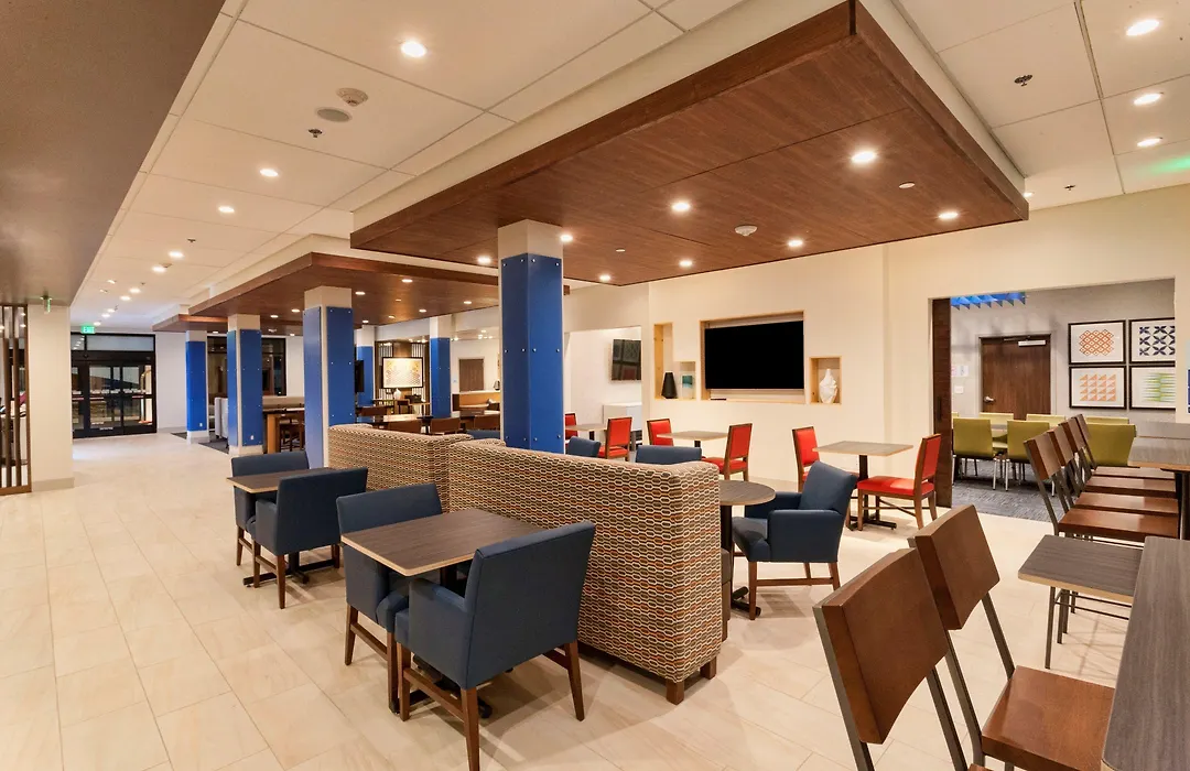 Holiday Inn Express & Suites - Dodge City By Ihg-1