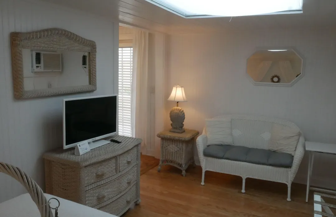 Bungalow Beach Resort-1