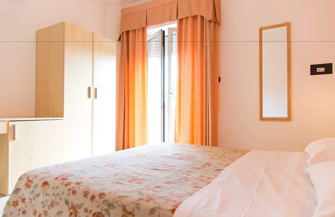 Hotel Saint Tropez - Pineto-1