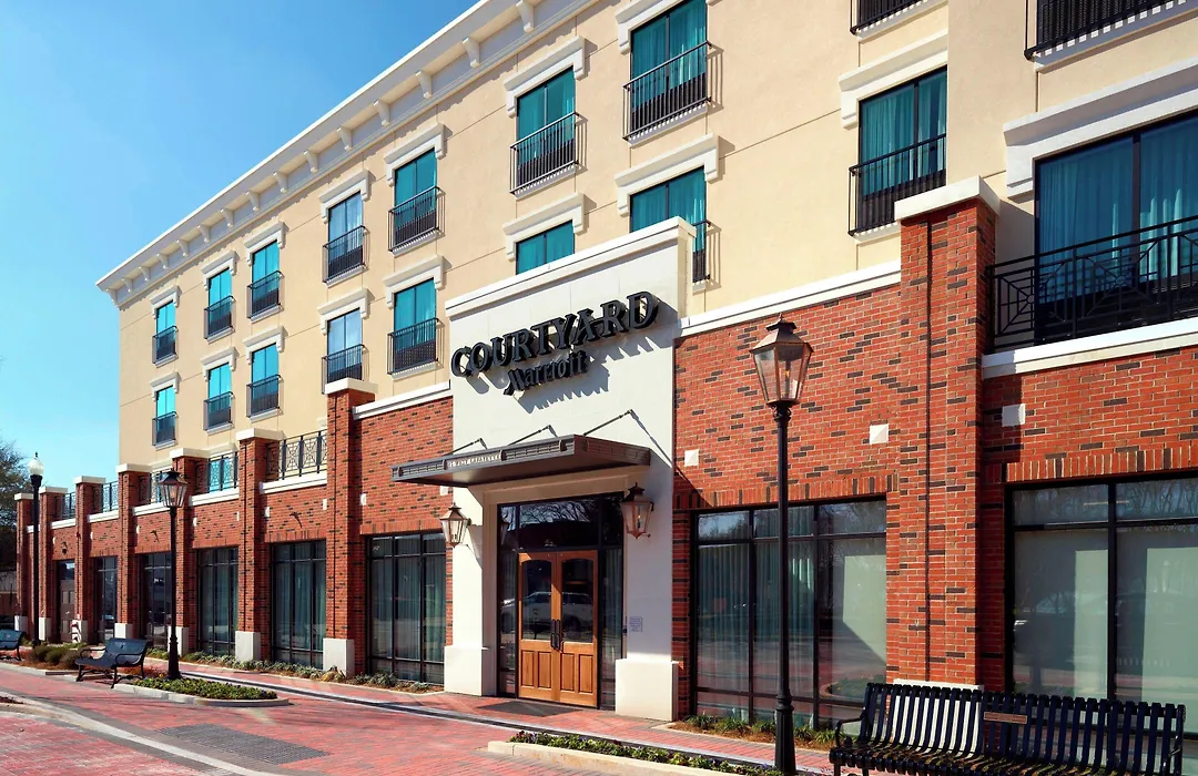 Courtyard By Marriott Lagrange-1