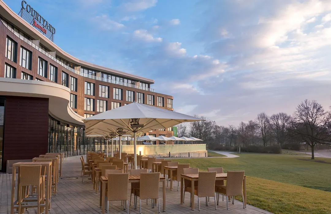Courtyard By Marriott Wolfsburg-1