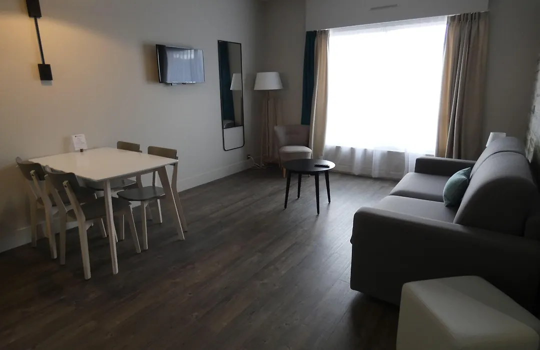 BEST WESTERN La Porte des Châteaux-1