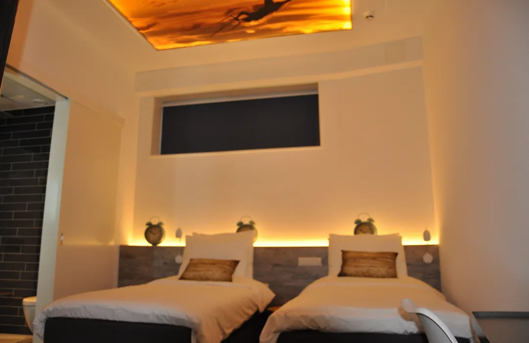 Hotel Rauw aan de Kade-1