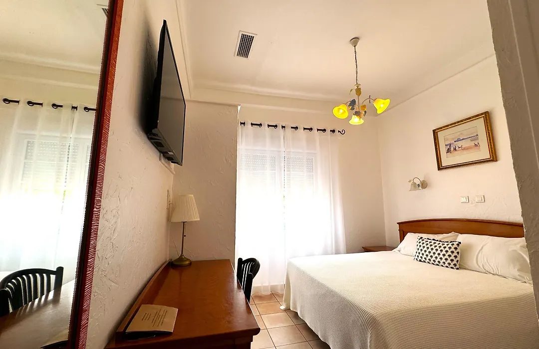 Hotel Les Flots Bleus-1