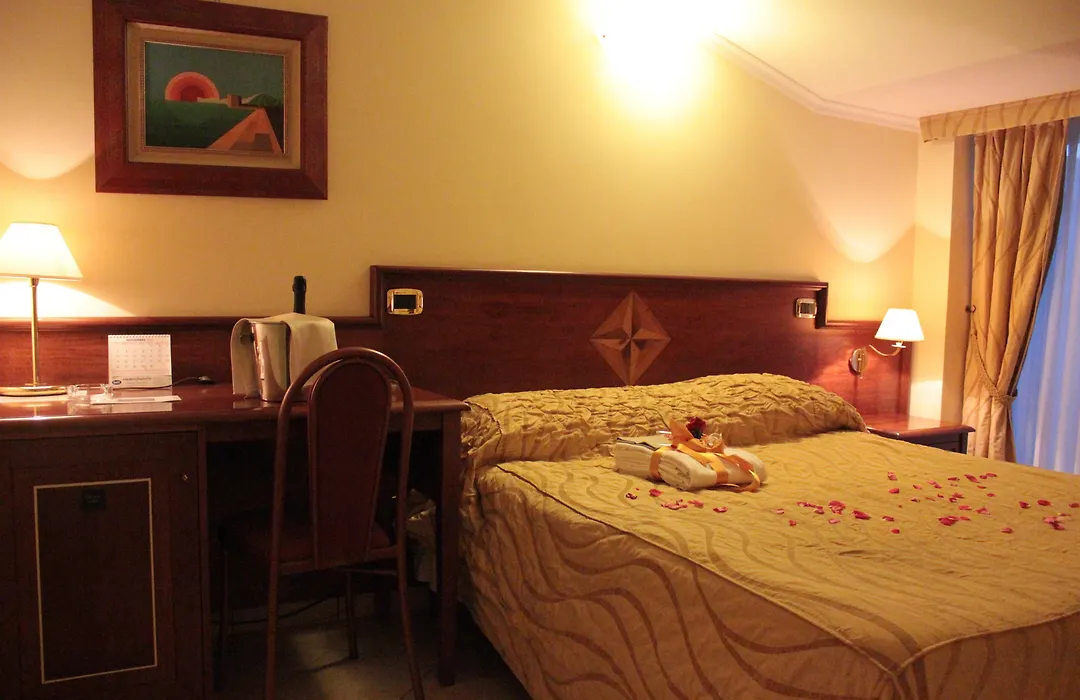 Lion'S Hotel-1