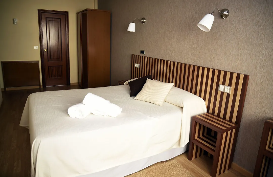 Hotel Villa De Ribadeo-1