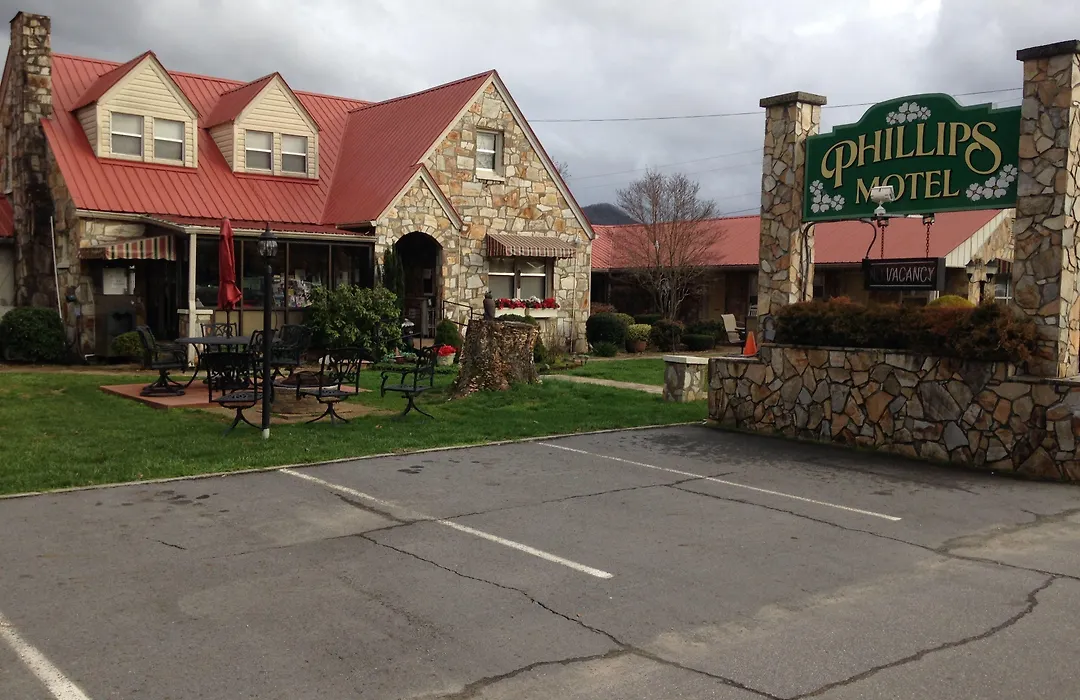 Phillips Historic Motel & Cottages-1