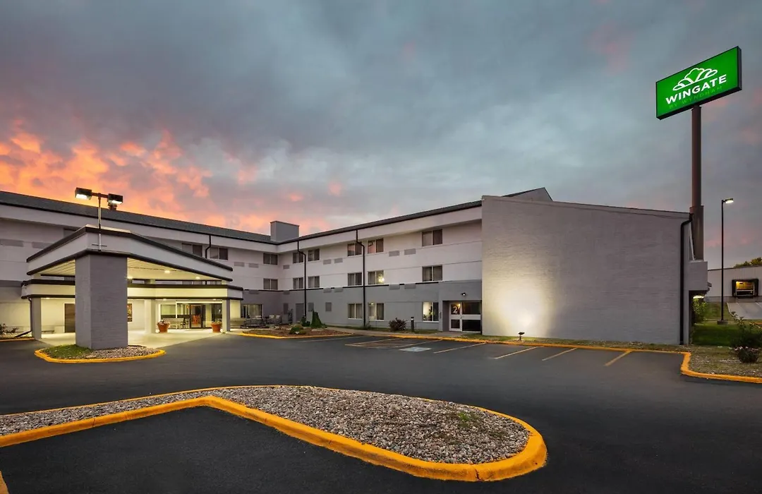 Wingate By Wyndham Lincoln Airport East I-80-1