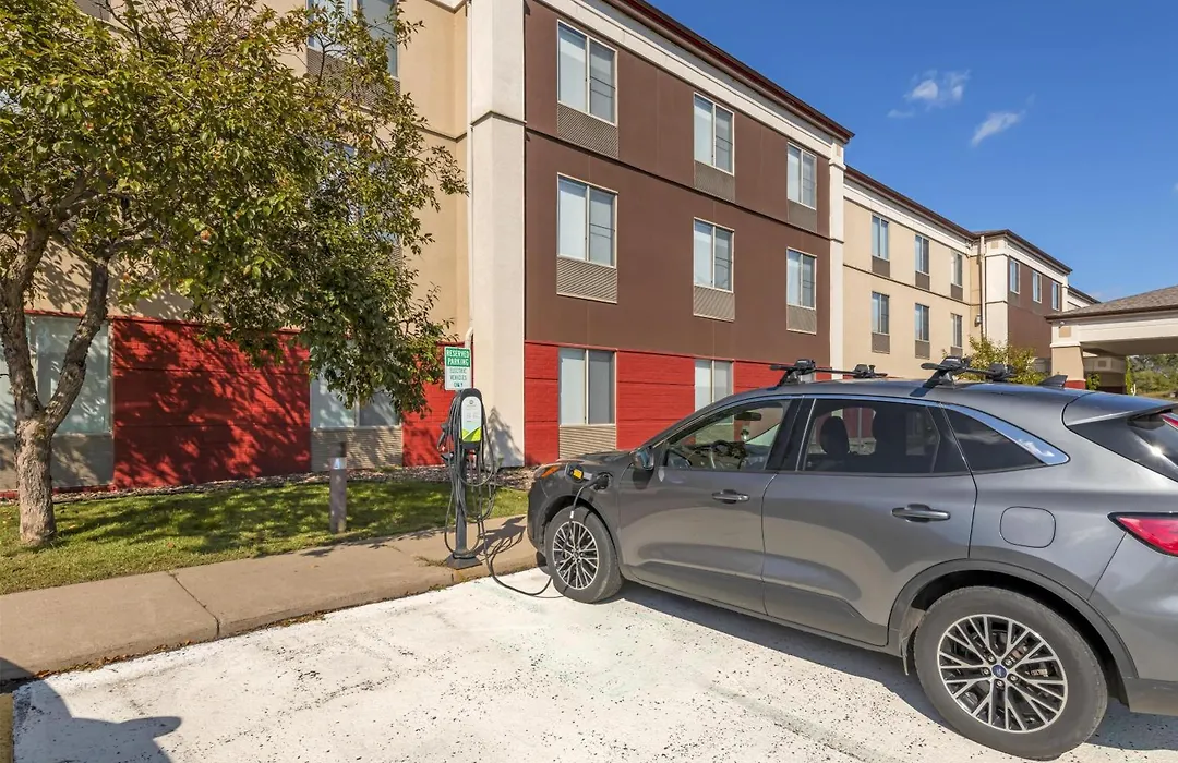 Best Western Plus Eau Claire Conference Center-1