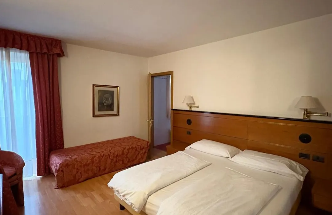 Albergo Aprica Garni-1