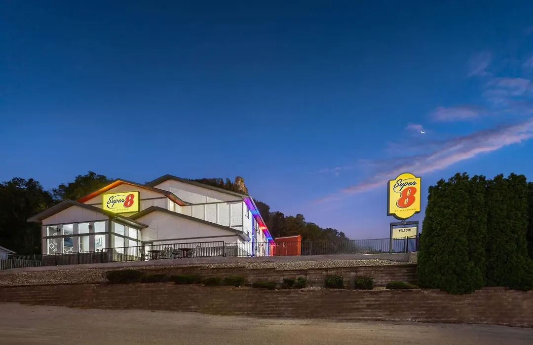 Super 8 By Wyndham Winona Mn-1