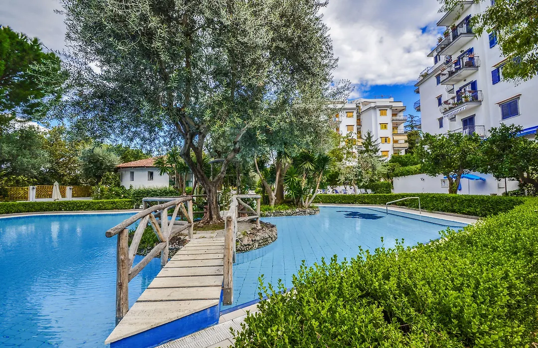 Sorrento Pool&Suites-1