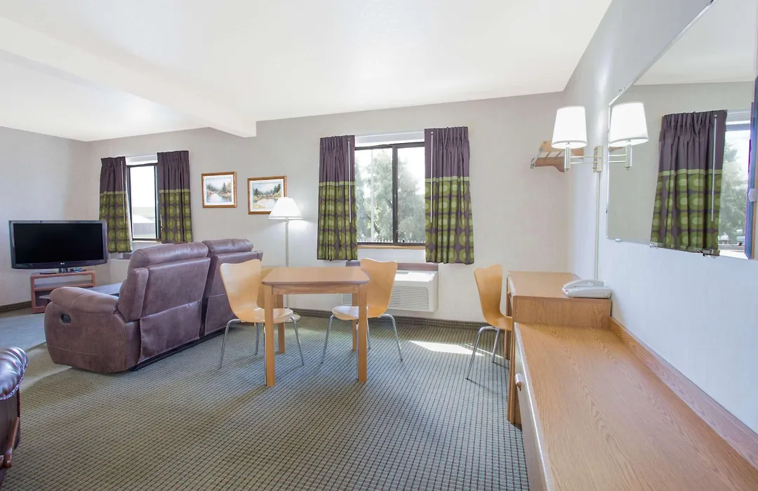 Super 8 By Wyndham Havre-1