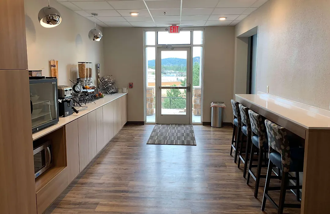 Microtel Inn & Suites By Wyndham Woodland Park-1