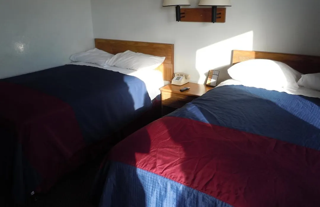 Travelodge By Wyndham Grand Rapids North-1