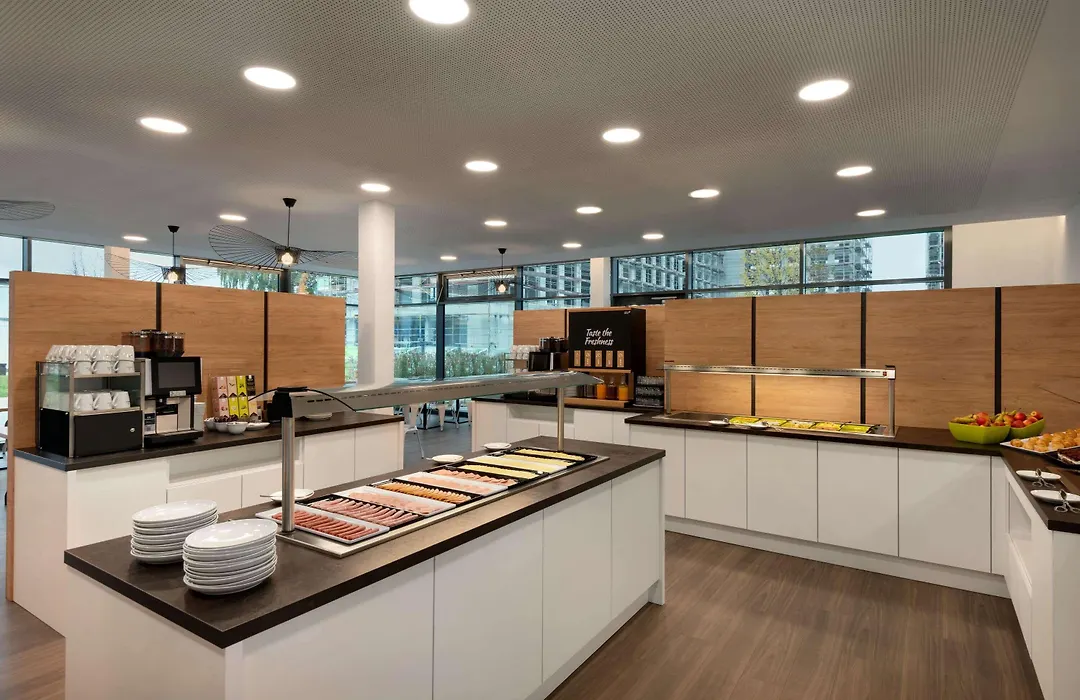 Super 8 By Wyndham Augsburg-1