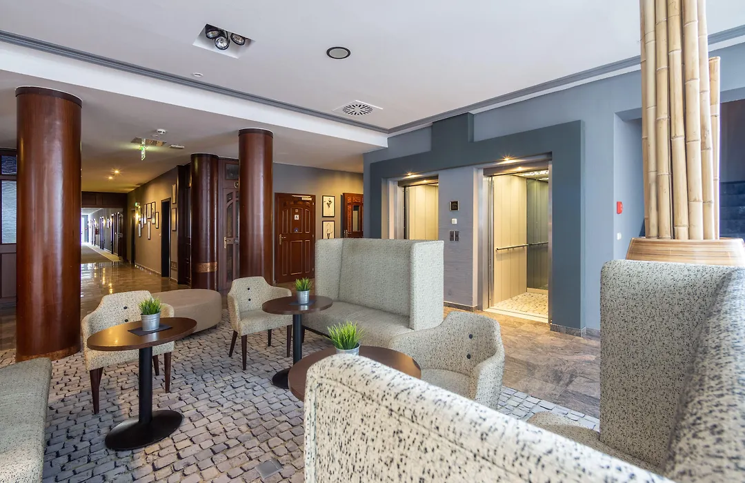 SL'otel im Parforcehaus-1