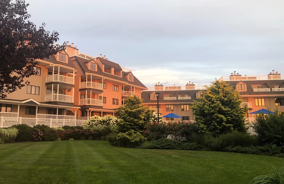 Wellington Resort-1